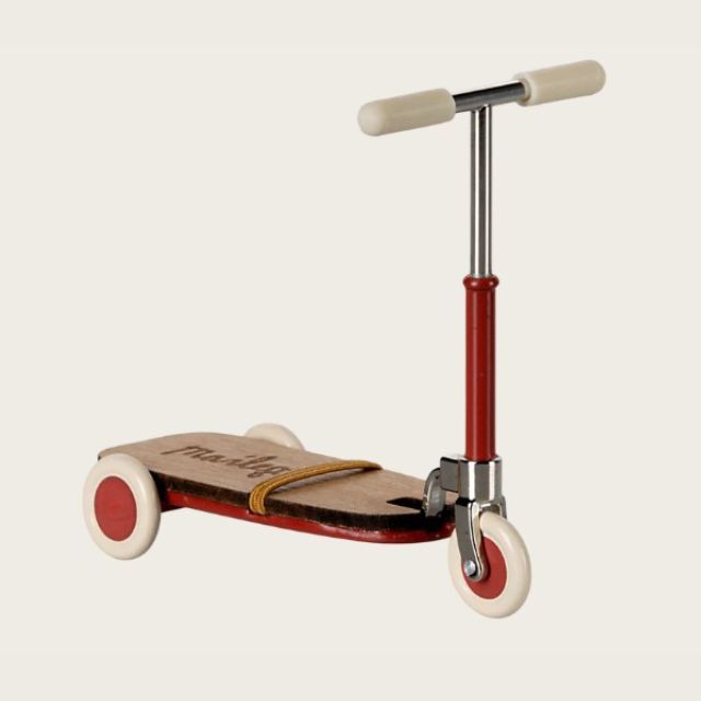 MONOPATTINO MAILEG ROSSO – ACCESSORIO IN LEGNO PER LA CASA DEI TOPOLINI