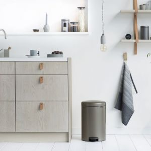 brabantia PATTUMIERA A PEDALE NEWICON 20 L