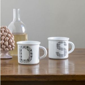 TAZZA IN PORCELLANA LETTERA F nera