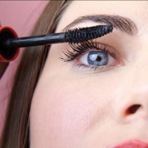 SELF-ADJUSTING MASCARA That's it