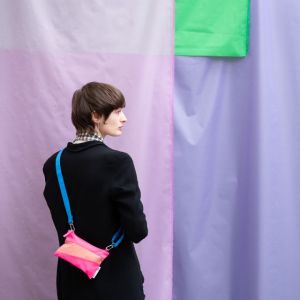 The new pouch fluo pink & try SMALL